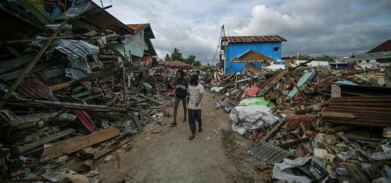 5,000 BELIEVED MISSING IN TWO HARD-HIT INDONESIAN QUAKE ZONES: OFFICIAL