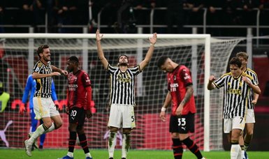 Juve sink 10-man Milan and close in on leaders Inter