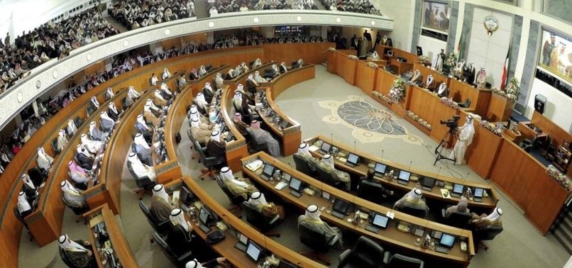 KUWAITIS VOTE TO ELECT 50-MEMBER PARLIAMENT