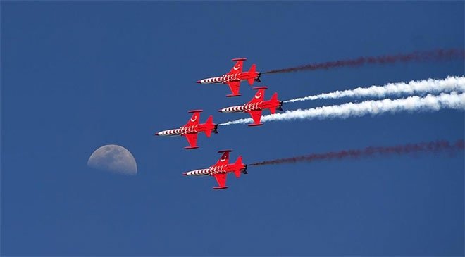 Türk Yıldızları’ndan 23 Nisan’a özel gösteri