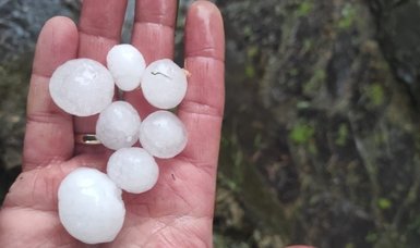 Walnut-sized hail falls in Türkiye's Malatya