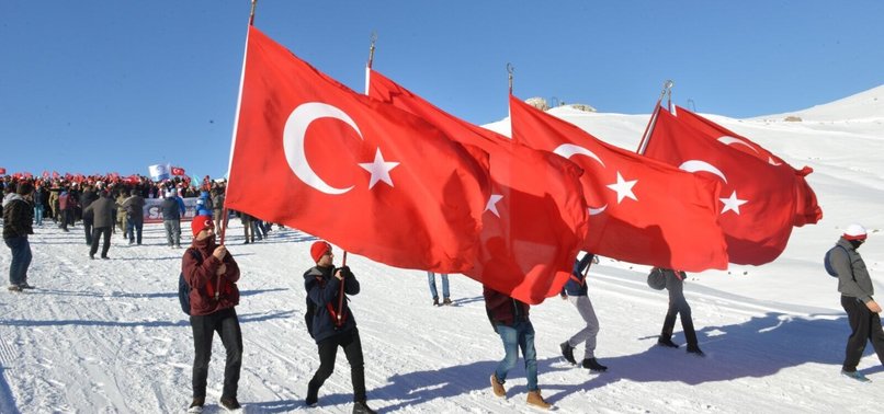 TURKEY REMEMBERS FALLEN WWI SOLDIERS WITH MASSIVE MARCH