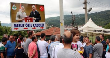 Özil's Turkish hometown switches street sign after he quits German team