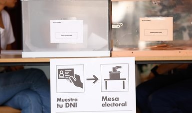 Voting closes in Spain, with polls suggesting a nail-biter result