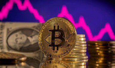 Bitcoin drops below $20,000 as crypto selloff quickens