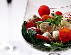 Mozzarella Peynirli Salata