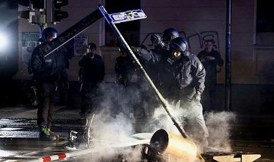 Renewed riots in Leipzig despite ban on protest at jailing of student