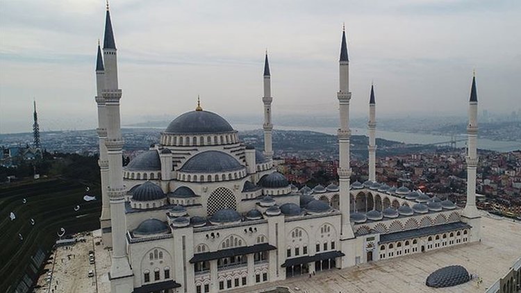 Çamlıca Camisi’nde ilk ezan okundu