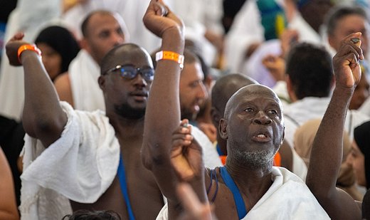 Hajj pilgrims ’stone the devil’ as Muslims mark Eid al-Adha