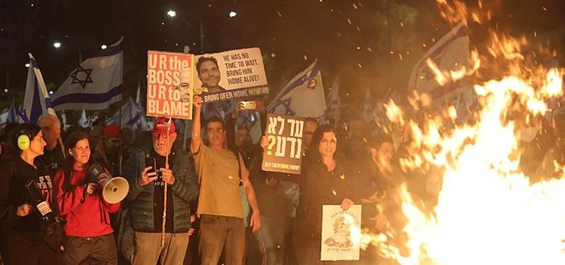 ISRAELI POLICE ARREST 12 DEMONSTRATORS IN TEL AVIV