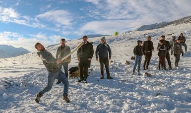 Turkish baseball attracts both young, old during winter