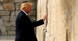 Ağlama Duvarı’nı ziyaret eden ilk başkan