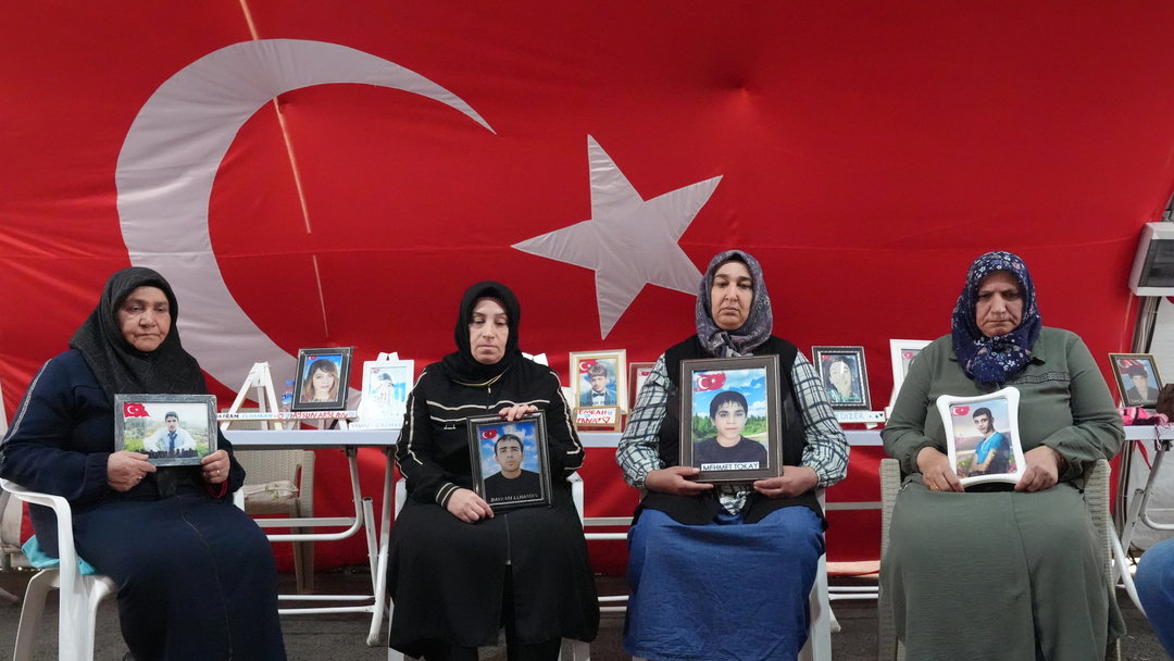 EVLAT NÖBETİ SÜRÜYOR