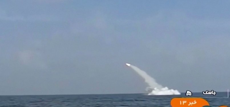 IRAN SAYS IT MADE SUCCESSFUL SUBMARINE MISSILE LAUNCH IN GULF WAR GAMES