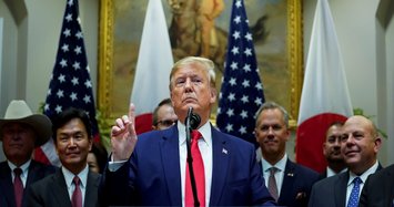 Trump bars envoy's testimony, escalating impeachment fight