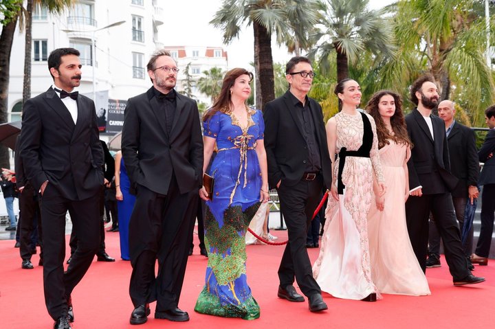 2023-cannes-film-festivalinde-odul-kazandiran-kuru-otlar-ustunde-1685350720202.jpg