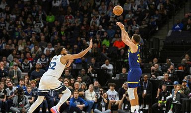 Curry, Warriors cruise to 137-114 win over Timberwolves