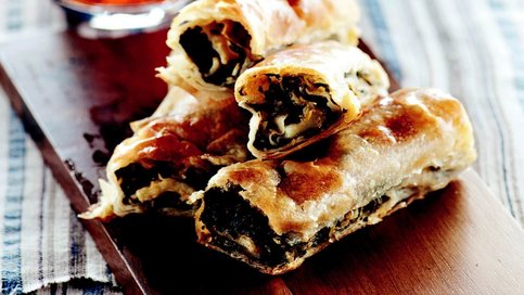 Ispanaklı Ve Pırasalı Börek