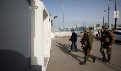 Israel extends closure of Palestinian territories amid tension