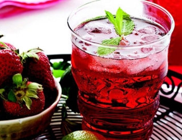 Ev Yapımı Çilek Suyu