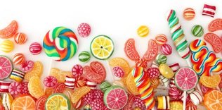 Bayramda yetim giydiriyoruz