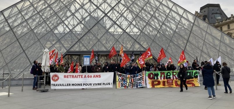 FRENCH PENSION PROTEST BLOCKS ENTRY TO LOUVRE MUSEUM