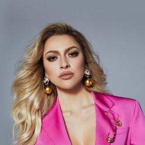 Hadise Şarkıları Dinle - Hadise Şarkıları Ve Albümleri - 7/24 Dinle