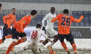 On snow-covered field, Başakşehir draw with Sivasspor 1-1 in TSL clash