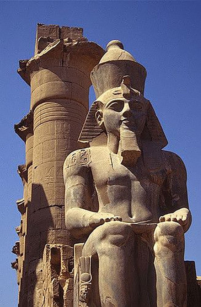 RAMSES II HEYKELİ