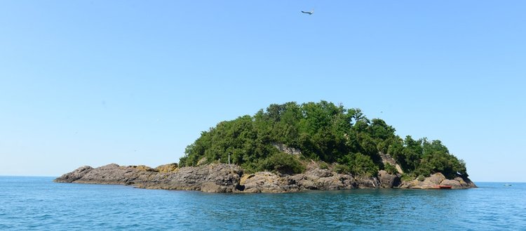 ’Mitolojik ada’nın efsaneleri turistleri karşılıyor