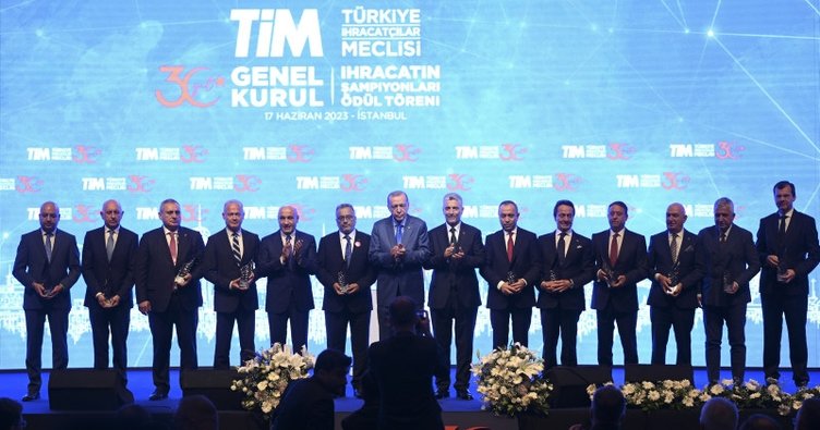 İhracat şampiyonları ödüllerini Başkan Erdoğan’ın elinden aldı