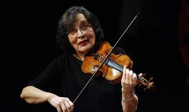 Turkish violin maestro Suna Kan dies at 86