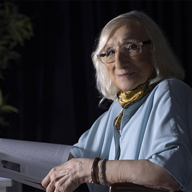 Alev Alatlı kimdir?