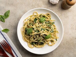 Fesleğenli Parmesanlı Linguine