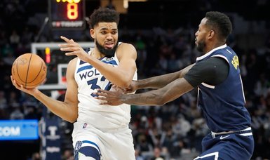 Karl-Anthony Towns, Wolves roll past Nuggets