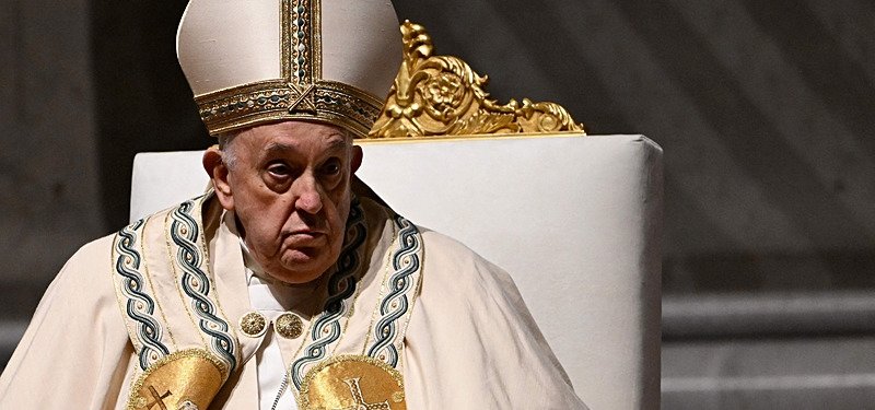 Pope calls for joy and hope at Easter Vigil celebration