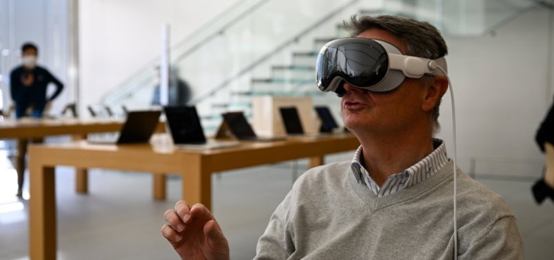 APPLE VISION PRO USERS RETURNING PRODUCTS DUE TO HEADACHES AND IMPRACTICABILITY