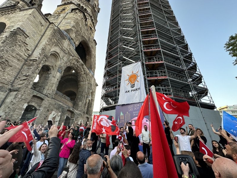 Turks in Germany celebrate Erdoğan’s victory in presidential runoff