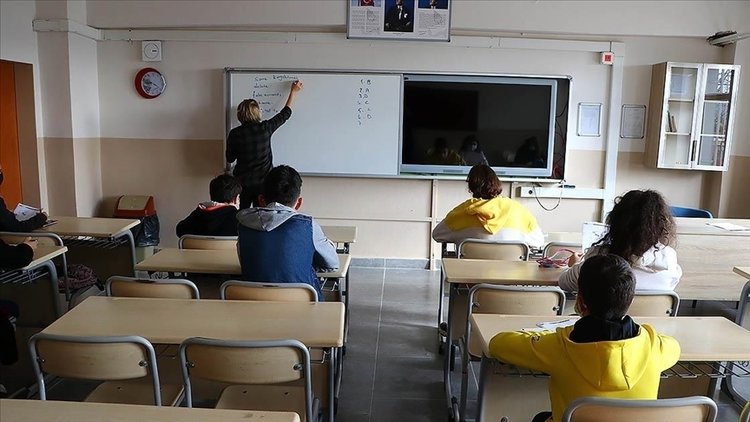 Milli Eğitim Bakanı, öğretmenlerin alan değişikliği takvimini açıkladı
