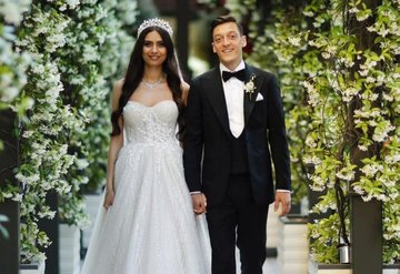 Amine Gülşe ile Mesut Özil çiftinden mutlu haber!