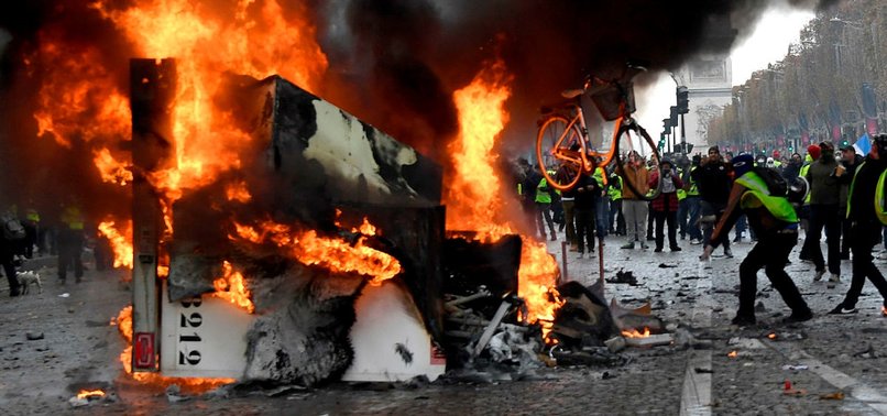 SEVEN KILLED AND 49 INJURED IN FUEL TRUCK BLAST IN COLOMBIA