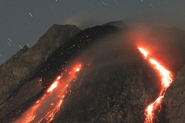 Sakurajima Yanardağı patladı