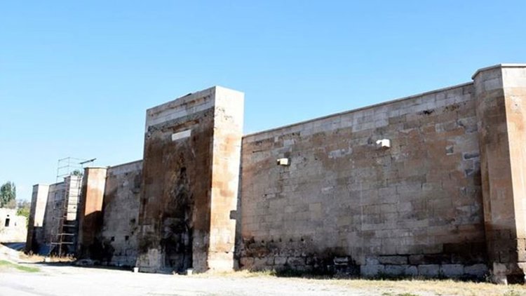 Ağzıkarahan Kervansarayı yıllara meydan okuyor