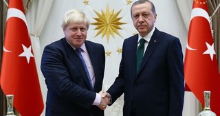 Cumhurbaşkanı Erdoğan’dan Johnson’a sürpriz hediye!
