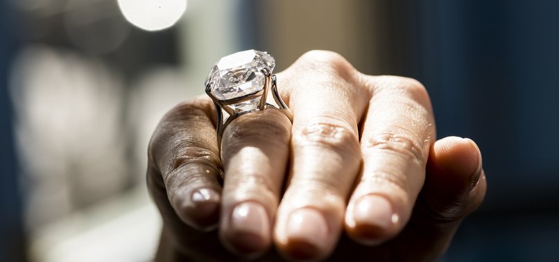 50-CARAT WHITE DIAMOND FETCHES $6.5M AT CHRISTIES GENEVA