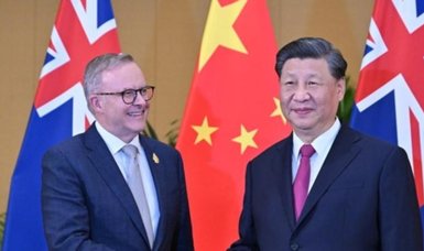 Australian premier meets Chinese counterpart, to visit Beijing