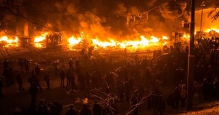 Ukrayna’da büyük yangın! Şehri boşaltıyorlar