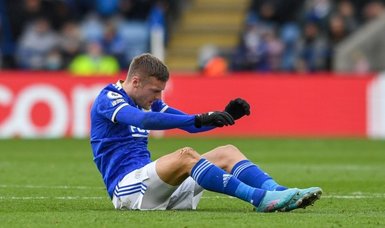 Leicester's Vardy faces 'weeks' out with knee injury