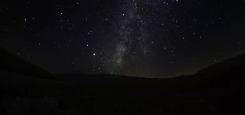 Perseid meteor shower lights up Istanbul night sky | Mysterious lights in Istanbul identified as perseid meteor shower