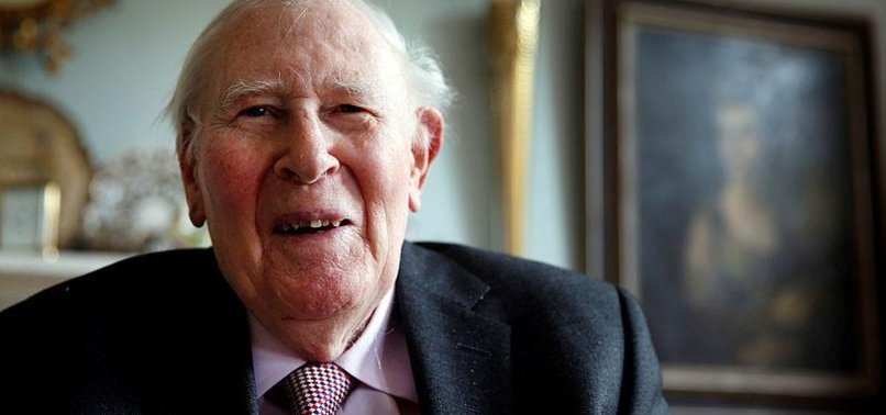 ROGER BANNISTER, FIRST TO RUN MILE IN UNDER 4 MINUTES, DIES